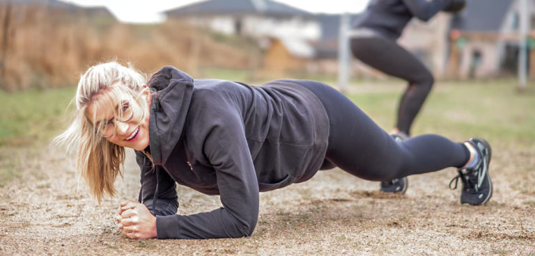 Fit ins neue Jahr mit Sit-ups und Protein