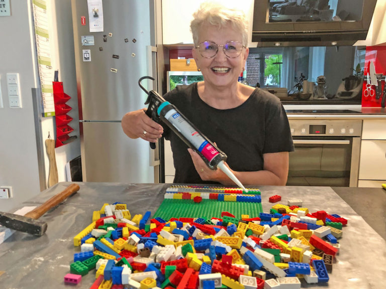 Lego-Oma baut Teilhabe