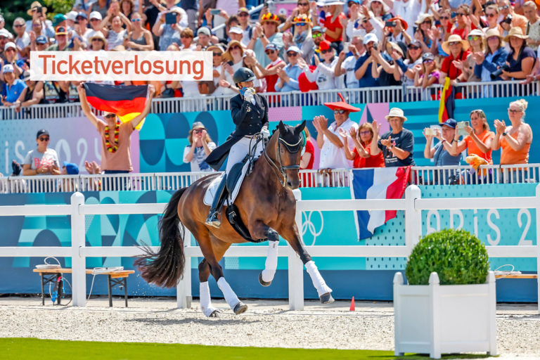 TSF Dalera BB und Jessica von Bredow-Werndl in den Holstenhallen